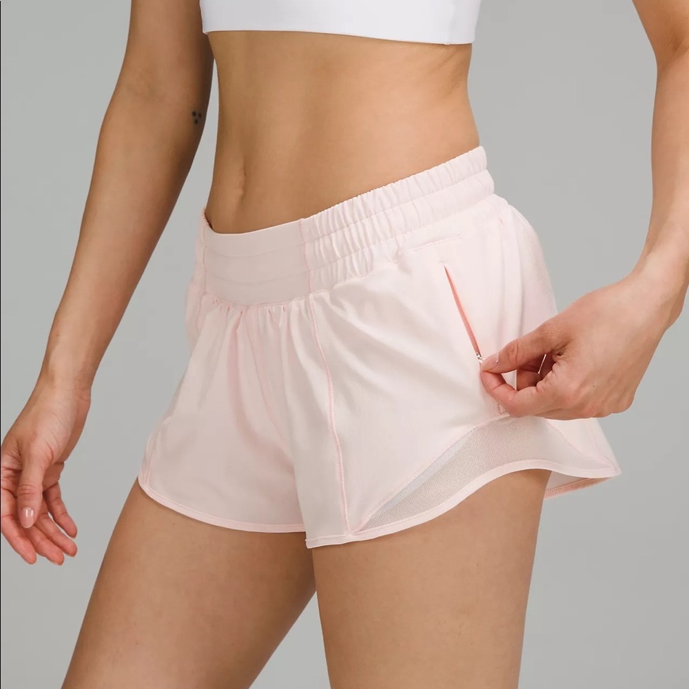 Lululemon Hotty Hot Low-Rise Lined Short 2.5” - Picture 2 of 6